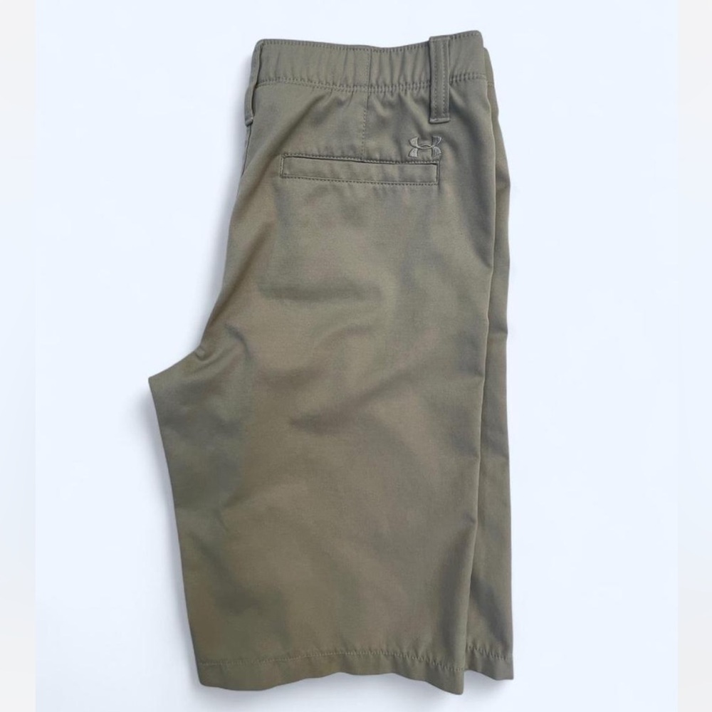 Under Armour kid’s Khaki shorts 16 golf preppy classic school